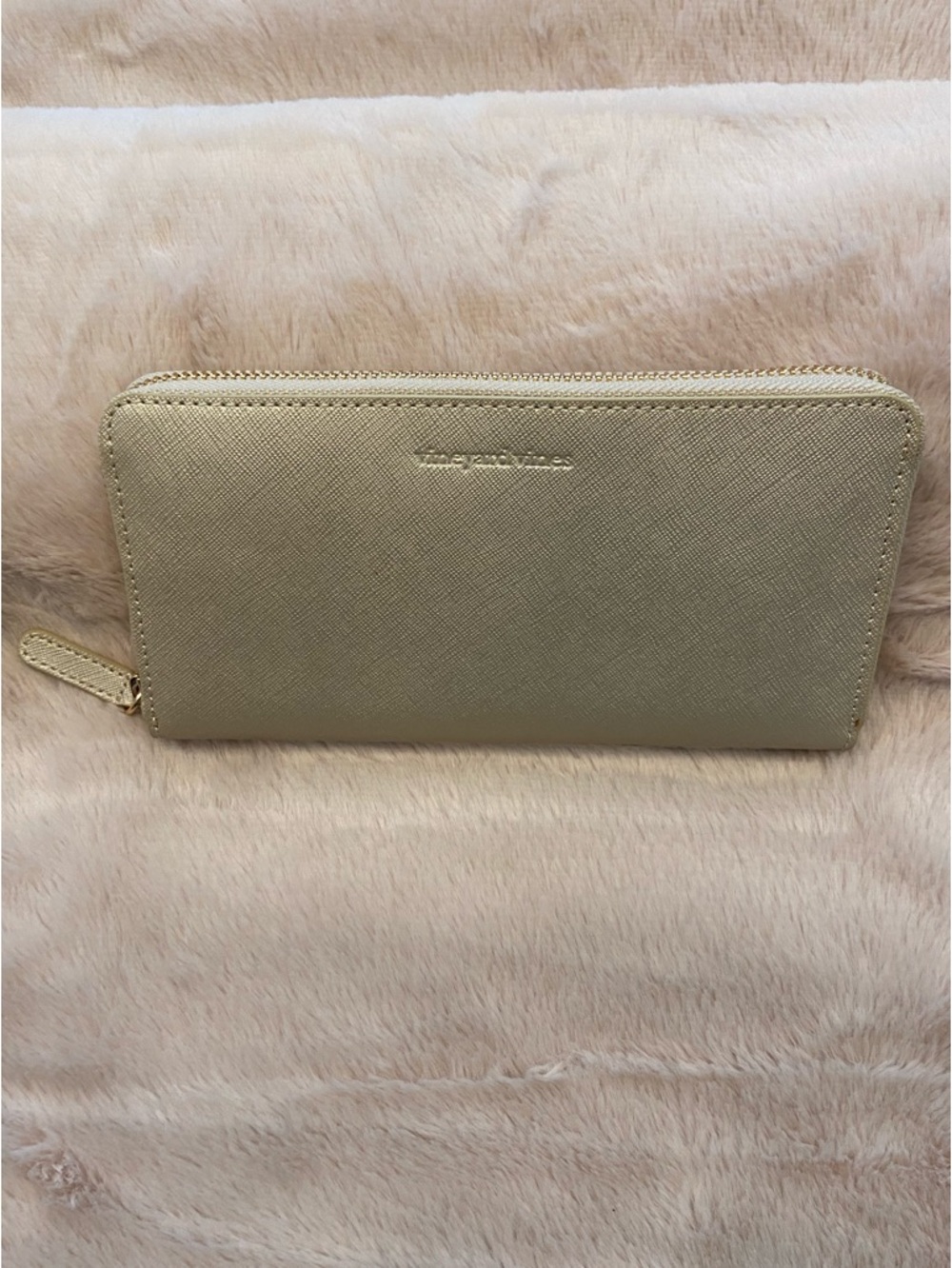 NWT- Vineyard Vines Metallic Gold Zip-Around Wallet, Saffiano